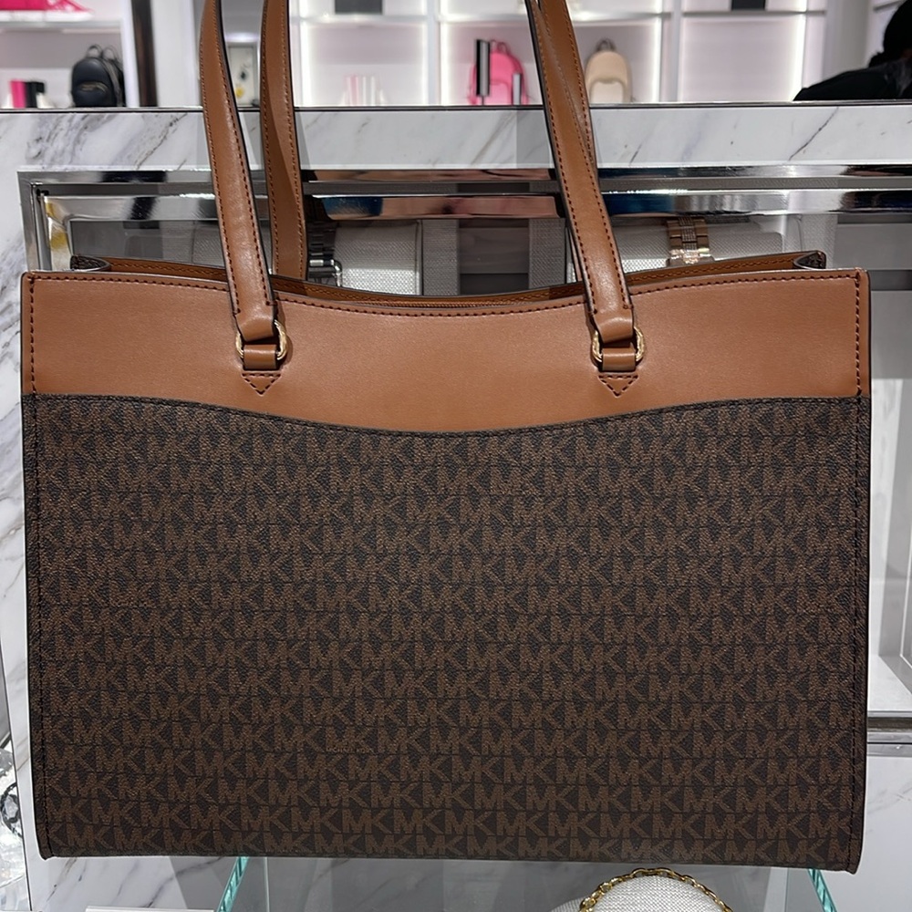 Michael Kors Jet Set Travel Large Signature Logo Pocket Tote Bag
Brown NWT - Picture 7 of 16